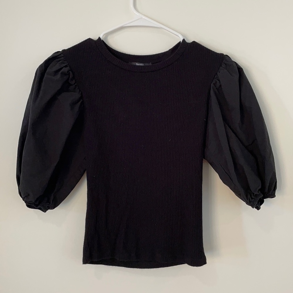 Black Berksha puff sleeved top